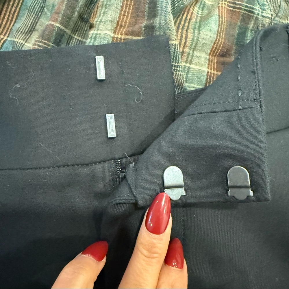 Alice + Olivia Black Women Shorts - Picture 5 of 7